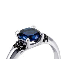Серебряное кольцо с гидротермальным сапфиром и фианитами (1582/1р-HSPH): купить